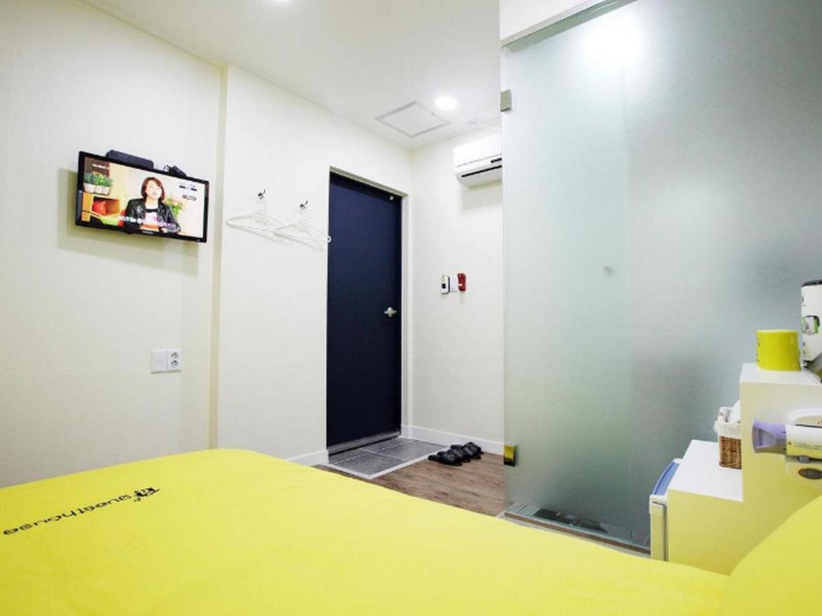 24 Guesthouse Myeongdong Avenue Seoul Bagian luar foto