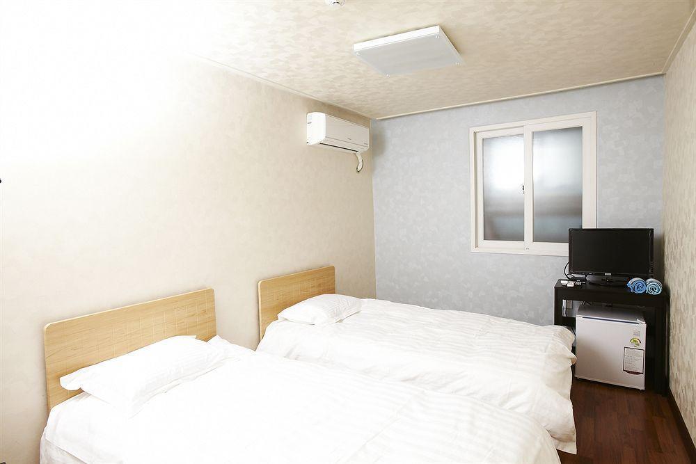 24 Guesthouse Myeongdong Avenue Seoul Bagian luar foto