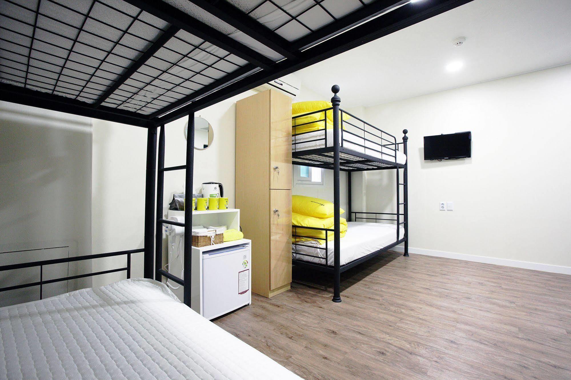 24 Guesthouse Myeongdong Avenue Seoul Bagian luar foto