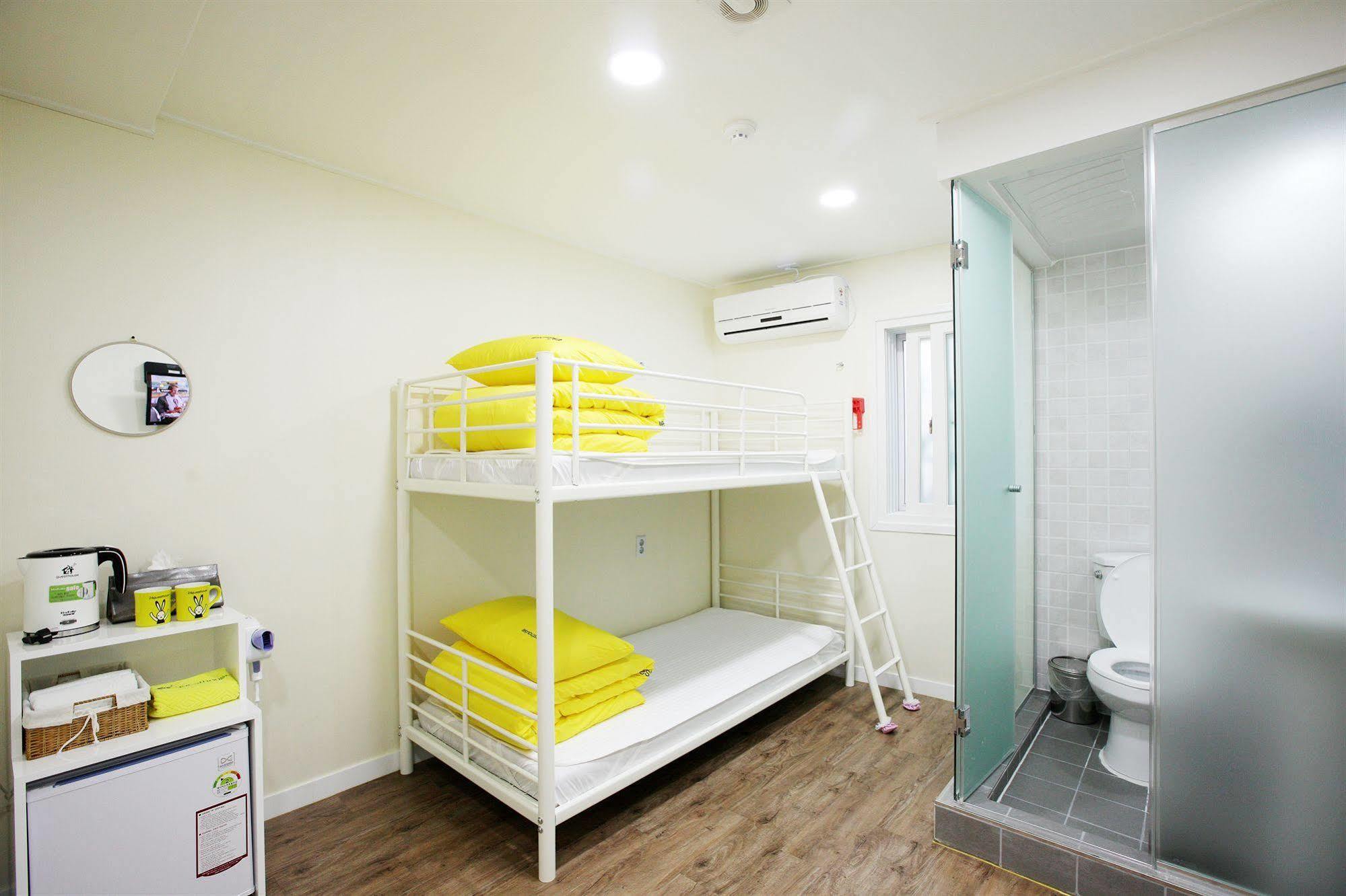 24 Guesthouse Myeongdong Avenue Seoul Bagian luar foto