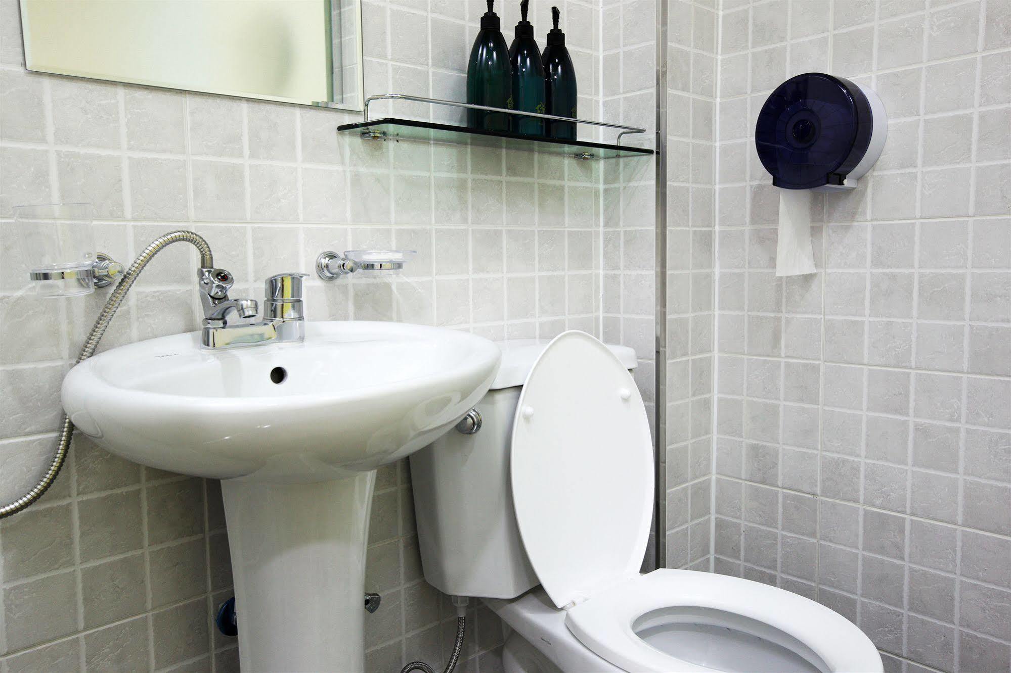 24 Guesthouse Myeongdong Avenue Seoul Bagian luar foto