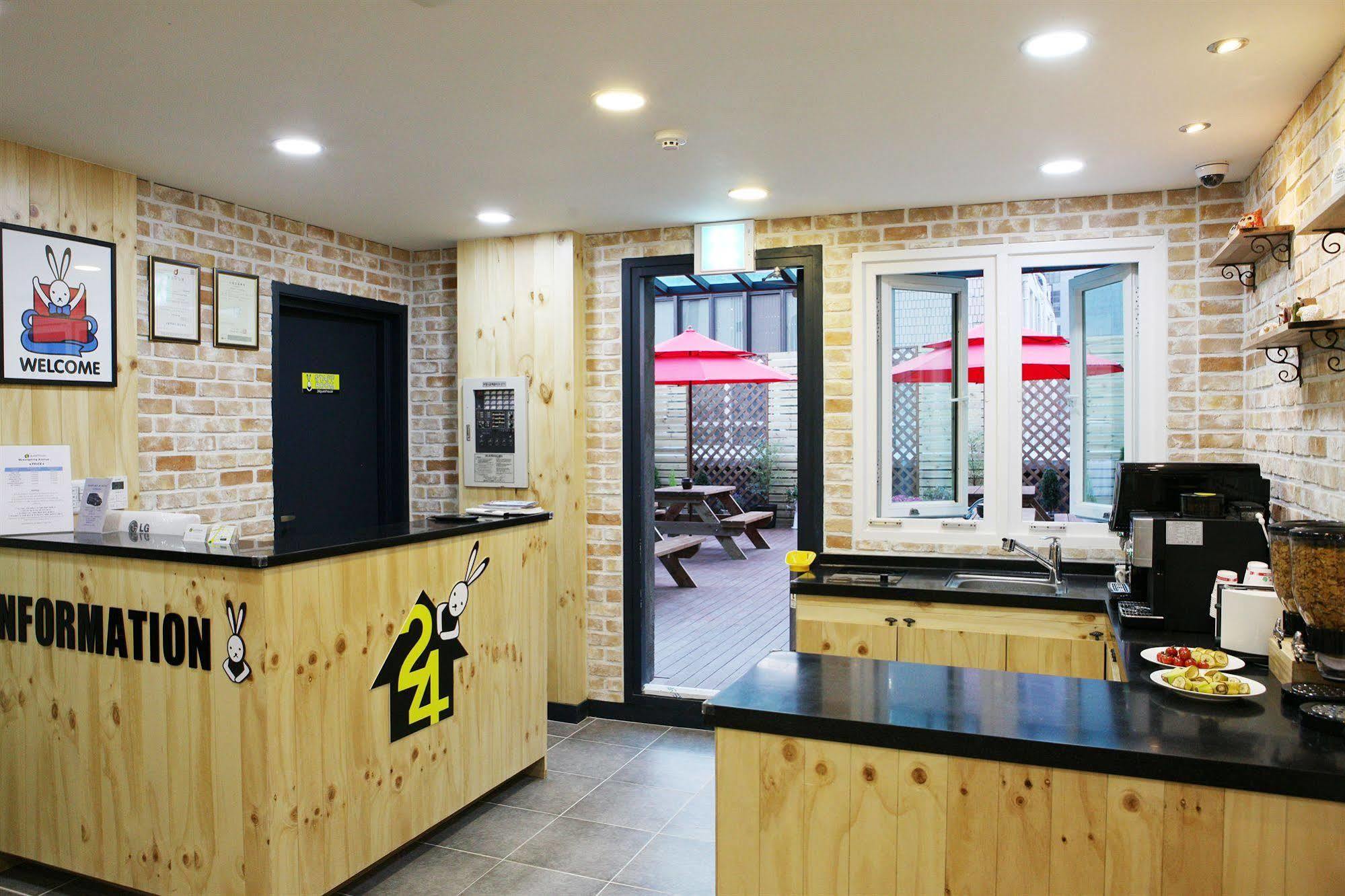 24 Guesthouse Myeongdong Avenue Seoul Bagian luar foto