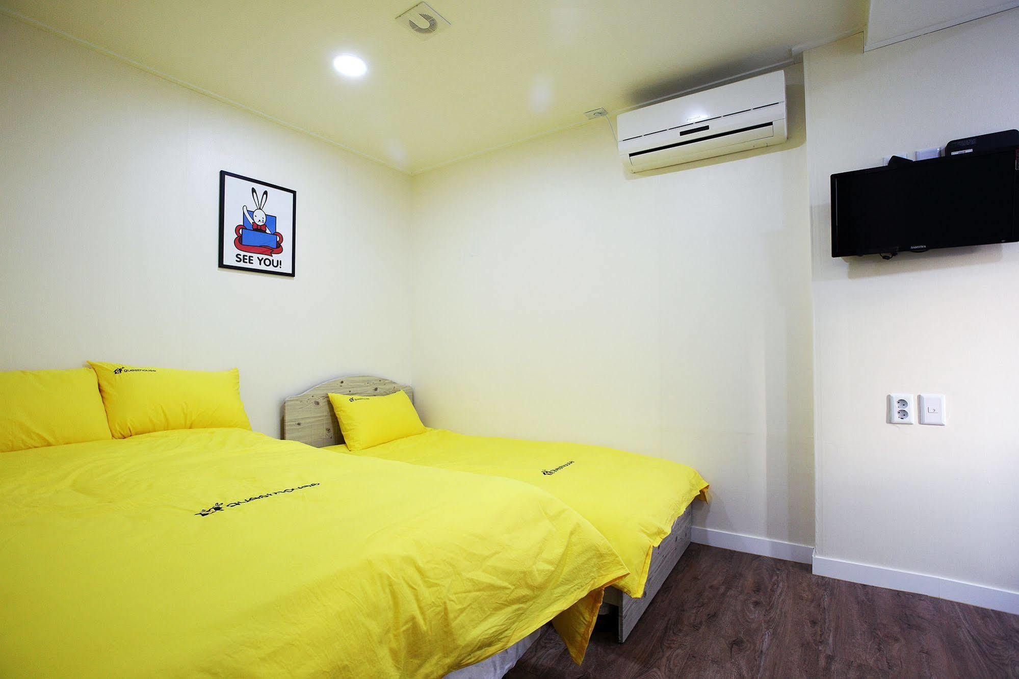 24 Guesthouse Myeongdong Avenue Seoul Bagian luar foto