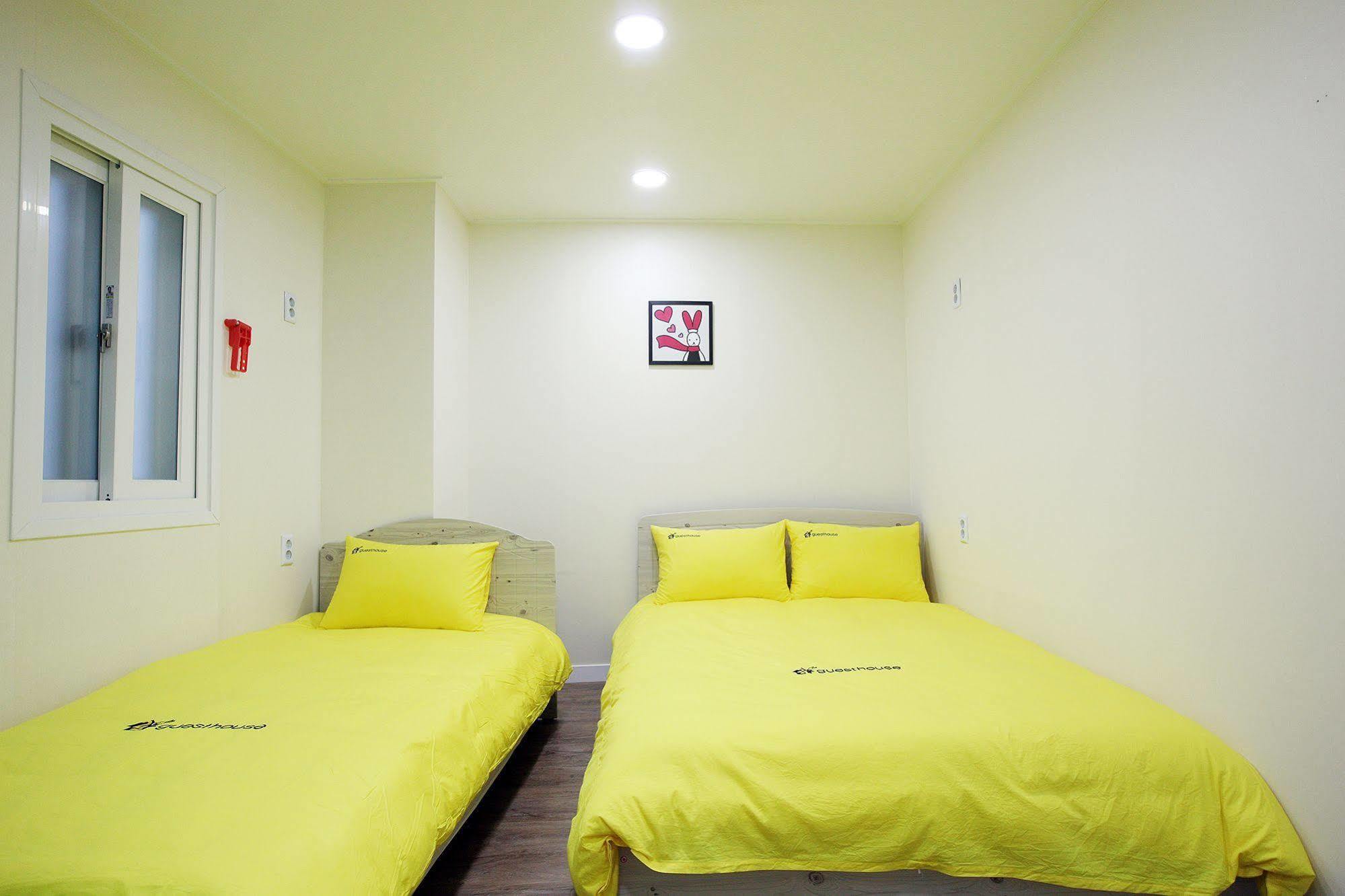 24 Guesthouse Myeongdong Avenue Seoul Bagian luar foto