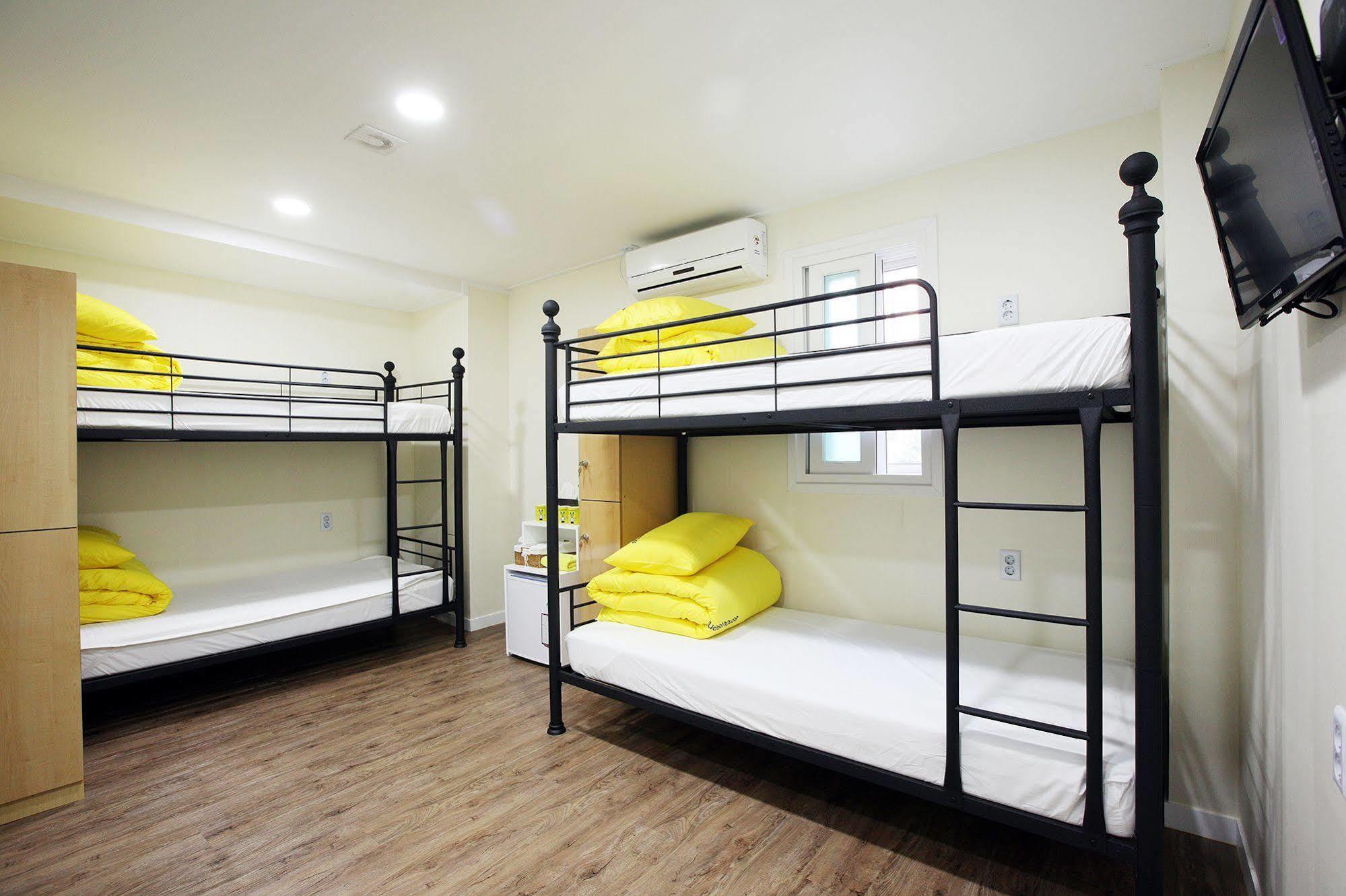 24 Guesthouse Myeongdong Avenue Seoul Bagian luar foto