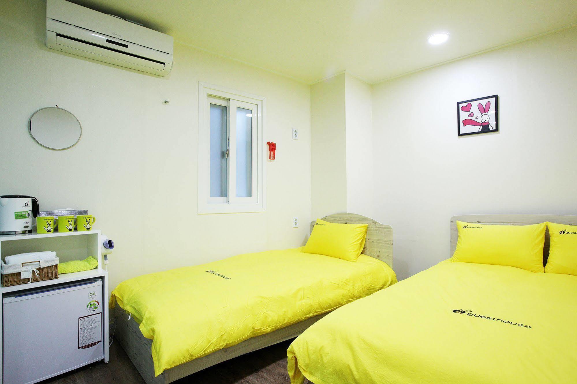 24 Guesthouse Myeongdong Avenue Seoul Bagian luar foto